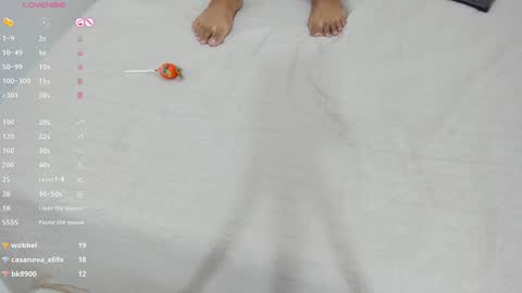 Snapshot of skinny_lilly chatting on 01.11.25 lilly online show from 01.11.25