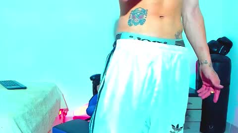 Snapshot of skinny_marked chatting on 10.24.25 skinny marked online show from 10.24.25