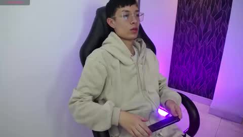 Snapshot of skinny_office chatting on 02.18.26 David online show from 02.18.26