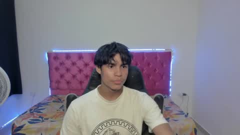 Snapshot of skinny_sam23 chatting on 05.25.26 sam online show from 05.25.26