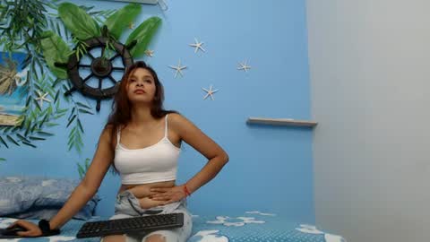 Snapshot of skinnybarbie022 chatting on 07.10.26 barbi online show from 07.10.26