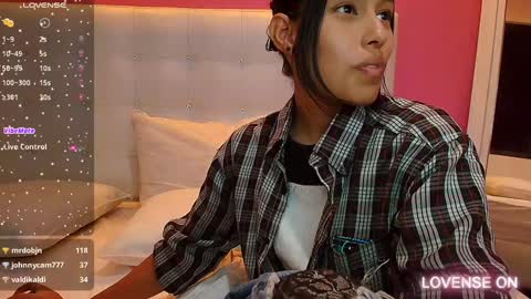 Snapshot of skinnyneighbour_ chatting on 01.07.25 Karla online show from 01.07.25