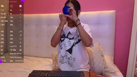 Snapshot of skinnyneighbour_ chatting on 02.06.25 Karla online show from 02.06.25