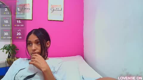 Snapshot of skinnyneighbour_ chatting on 03.11.25 Karla online show from 03.11.25