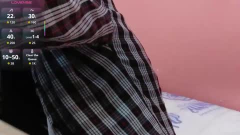 Snapshot of skinnyneighbour_ chatting on 10.30.25 Karla online show from 10.30.25