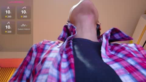 Snapshot of skinnyneighbour_ chatting on 11.04.25 Karla online show from 11.04.25