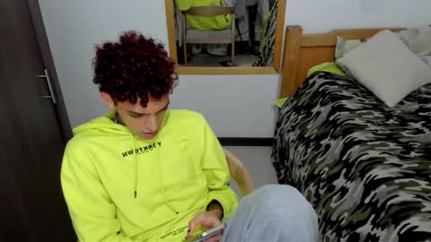 Snapshot of skinnypipe15 chatting on 10.18.25 skinnypipe15 online show from 10.18.25