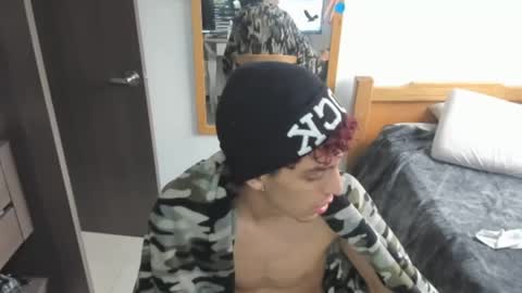 Snapshot of skinnypipe15 chatting on 10.24.25 skinnypipe15 online show from 10.24.25