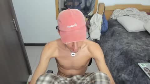 Snapshot of skinnypipe15 chatting on 11.07.25 skinnypipe15 online show from 11.07.25