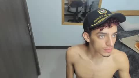 Snapshot of skinnypipe15 chatting on 11.13.25 skinnypipe15 online show from 11.13.25