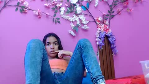 Snapshot of skinnysofia18 chatting on 09.10.25 sofia online show from 09.10.25