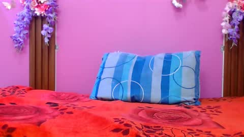 Snapshot of skinnysofia18 chatting on 11.10.25 sofia online show from 11.10.25