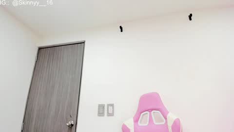 Snapshot of skinnyy_16 chatting on 02.01.25 Skinny online show from 02.01.25
