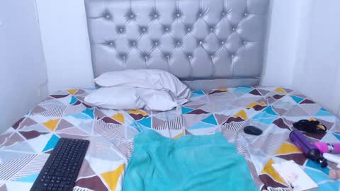 Snapshot of skinnyy_andtight chatting on 02.07.25 Alexa online show from 02.07.25