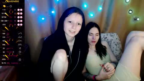 Snapshot of sky9669 chatting on 01.28.25 Iska Im genderfluid theyheshenot use ht have reasons and Mia my t-gf sheher online show from 01.28.25