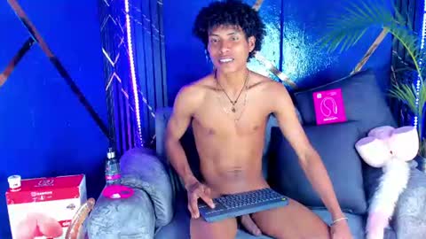 Snapshot of sky_walkerss chatting on 06.17.26 sky_walkerss online show from 06.17.26