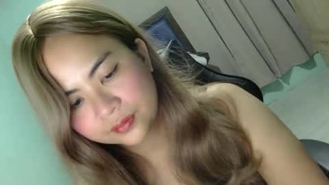 Snapshot of skyangelxx chatting on 02.16.25 dreamwhorexx online show from 02.16.25