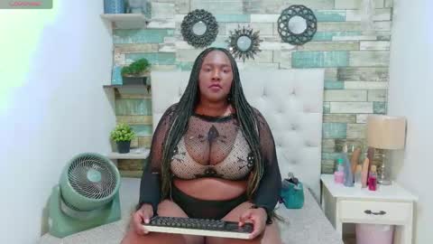 Snapshot of skyler_naomi chatting on 05.01.26 skyler_naomi online show from 05.01.26