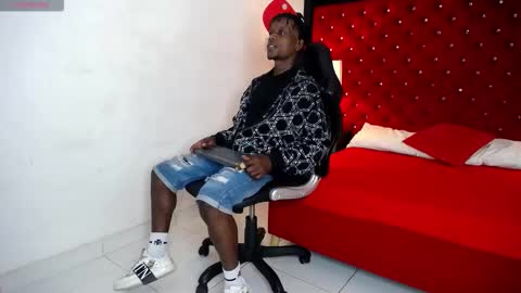 Snapshot of skylerbigxxx chatting on 09.22.25 SKYLERBIGXXX online show from 09.22.25