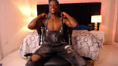 Snapshot of skylerbigxxx chatting on 04.19.26 SKYLERBIGXXX online show from 04.19.26