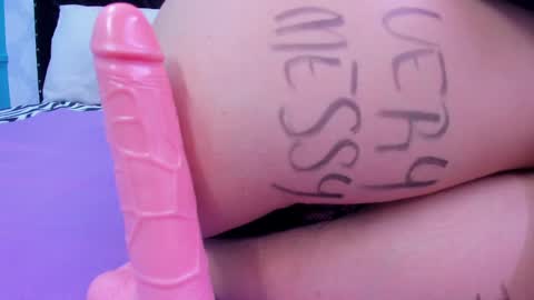 Snapshot of skynny_horney chatting on 01.28.25 Skynny online show from 01.28.25