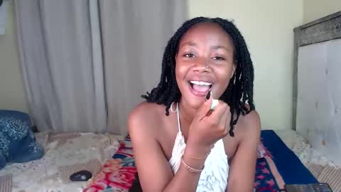 Snapshot of skyqueen0 chatting on 10.24.25 skyqueen0 online show from 10.24.25