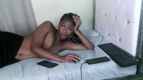 Snapshot of skyqueen0 chatting on 10.26.25 skyqueen0 online show from 10.26.25