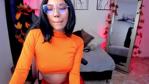 Snapshot of skyssoul chatting on 10.31.25 cielo online show from 10.31.25