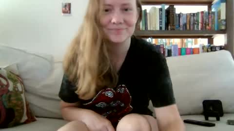 Snapshot of skywinters chatting on 08.05.26 Sky Winters online show from 08.05.26