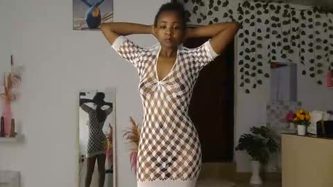 Snapshot of skyy_brown chatting on 05.30.26 Bella online show from 05.30.26