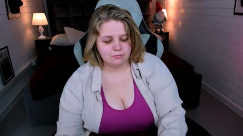 Snapshot of sladadeew chatting on 01.22.25 Slada Deew online show from 01.22.25