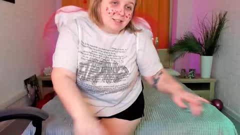 Snapshot of sladadeew chatting on 02.11.25 Slada Deew online show from 02.11.25