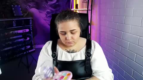 Snapshot of sladadeew chatting on 09.24.25 Slada Deew online show from 09.24.25