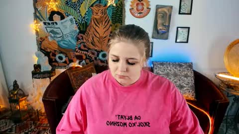 Snapshot of sladadeew chatting on 10.05.25 Slada Deew online show from 10.05.25