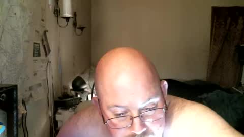 Snapshot of slavejim518 chatting on 11.12.25 slavejim online show from 11.12.25