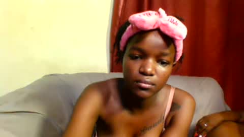 Snapshot of sleek_ass chatting on 03.12.25 sleek_ass online show from 03.12.25