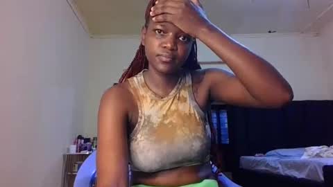 Snapshot of sleek_ass chatting on 09.22.25 sleek_ass online show from 09.22.25