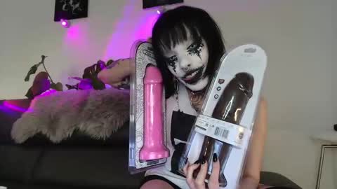 Snapshot of sleeperly chatting on 03.01.26 sleeperly online show from 03.01.26