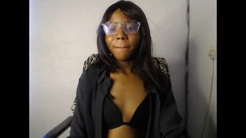 Snapshot of slim_ebonypet chatting on 04.15.26 Crystal online show from 04.15.26