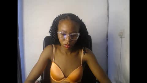 Snapshot of slim_ebonypet chatting on 04.18.26 Crystal online show from 04.18.26