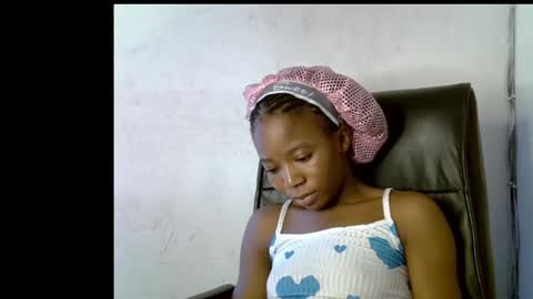 Snapshot of slim_ebonypet chatting on 04.19.26 Crystal online show from 04.19.26