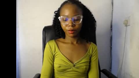 Snapshot of slim_ebonypet chatting on 04.23.26 Crystal online show from 04.23.26