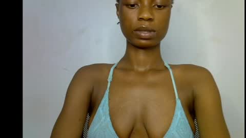 Snapshot of slim_petitqueen chatting on 05.22.26 Alice online show from 05.22.26
