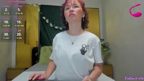 Snapshot of slut_milf4u chatting on 02.12.25 Paola online show from 02.12.25