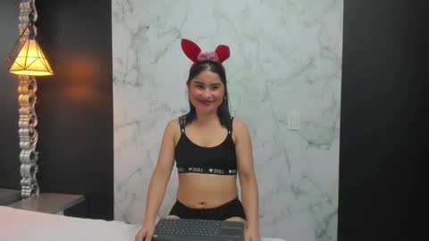 Snapshot of slut_milf4u chatting on 10.03.25 Paola online show from 10.03.25