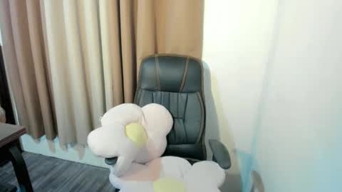 Snapshot of slutty_shanin chatting on 06.06.26 SHANIN online show from 06.06.26