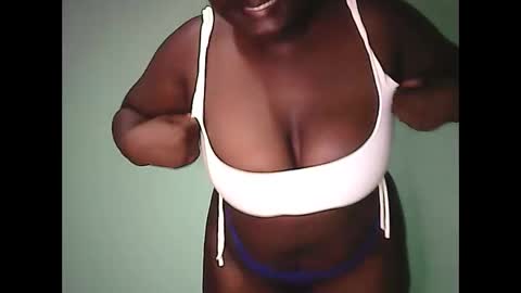 Snapshot of slutyebony186677 chatting on 11.12.25 slutyebony186677 online show from 11.12.25
