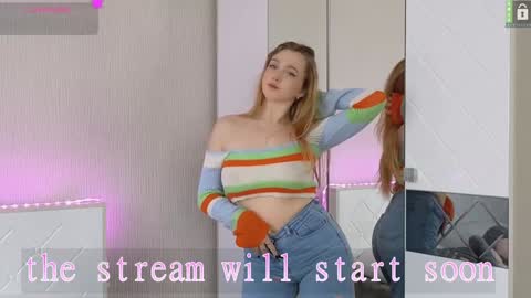 Snapshot of small_blondee chatting on 03.06.25 Emily online show from 03.06.25