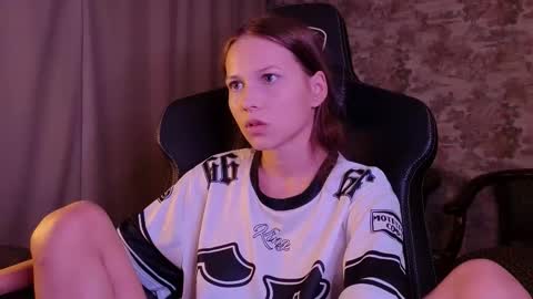 Snapshot of small_emma0 chatting on 09.17.25 Emma online show from 09.17.25