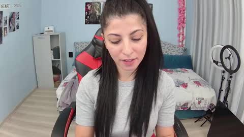 Snapshot of small_horny_girl chatting on 10.21.25 small_horny_girl online show from 10.21.25